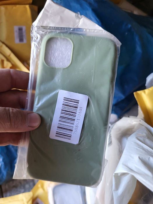 Huse iphone aproximativ 150 bucati
