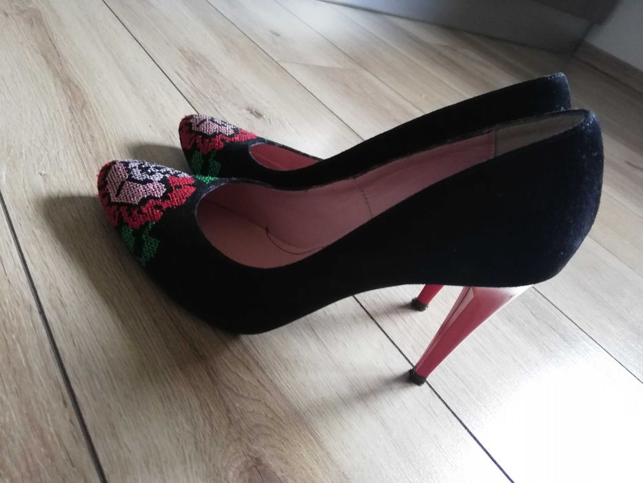 Vand pantofi si botine