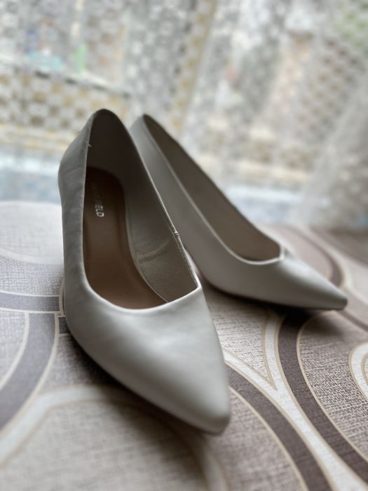 Pantofi stiletto cu toc mic