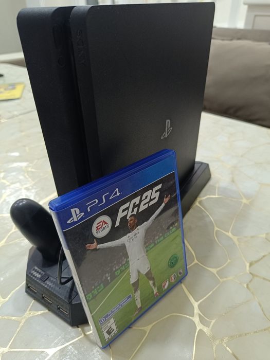 Playstation PS4, Slim