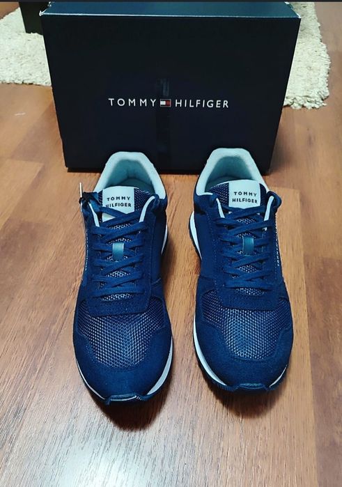 Tommy Hilfiger nr 41(26 cm) noi