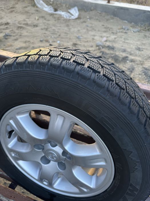 Продам шины с дисками на хайландер