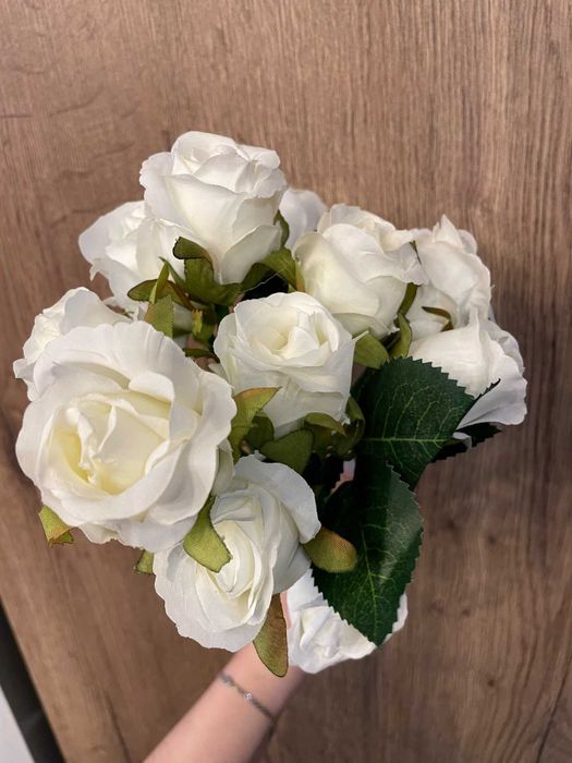 Buchet din flori artificiale, nou.Preț 50 lei.