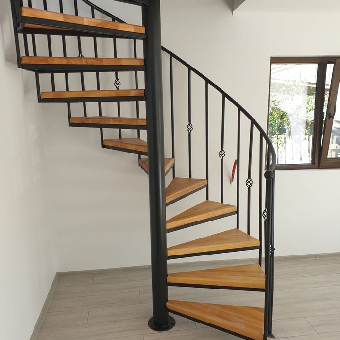 vând balustrad balcon porti gard copertine grilaje  din fier cu lemn