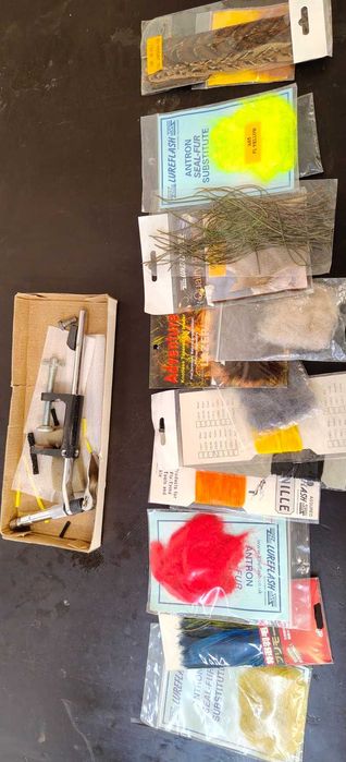 Менгеме + всички принад. за навиване на мухи за мухарски риболов