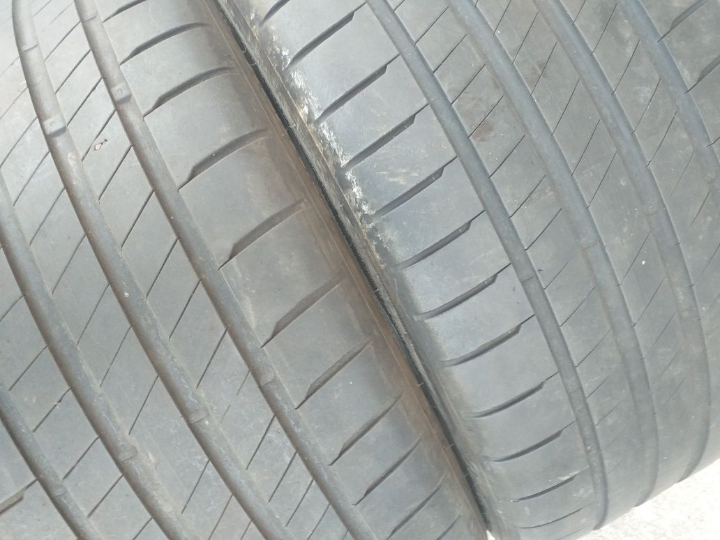 Гуми два броя 235/35/19