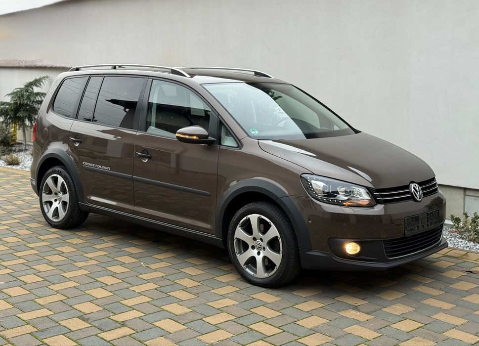 Vw Touran Cross • 2013 2.0D • Mokka Brown • Panoramic Led Xenon
