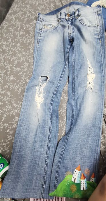 Blugi Diesel originali cu model pictat. Superbi!