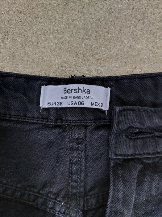 Blugi Bershka, Marimea 38, Negru