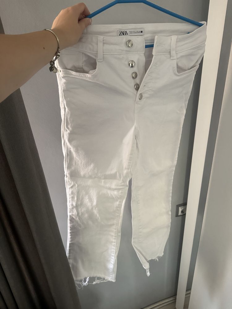 Дънки на Zara, Bershka