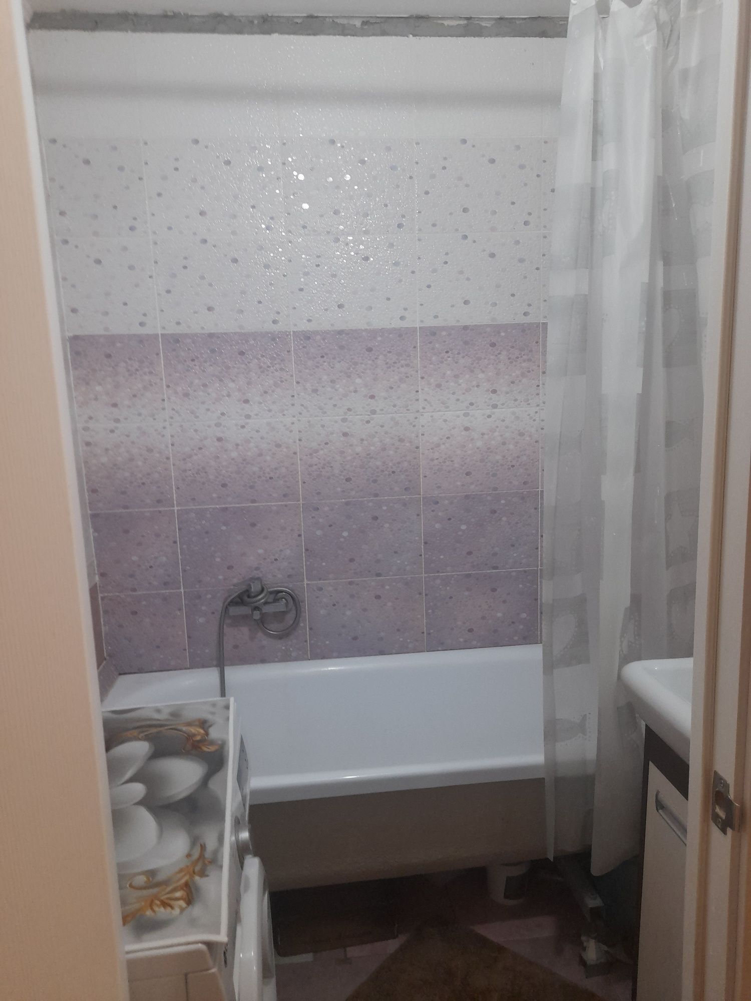 Продам 2-х комнатную улучшенной планировки в 6-м микрорайоне.
