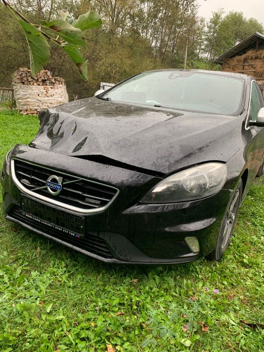 Volvo V40 R-Design 2015, accidentat,  fără motor