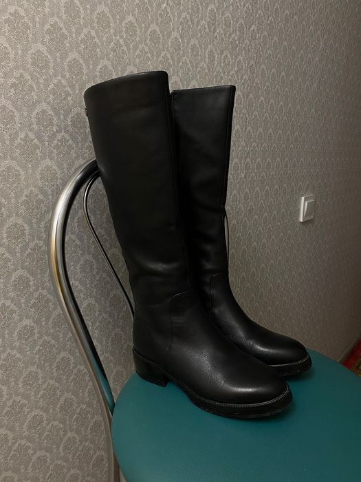 Натуральное кожанное сапоги женские