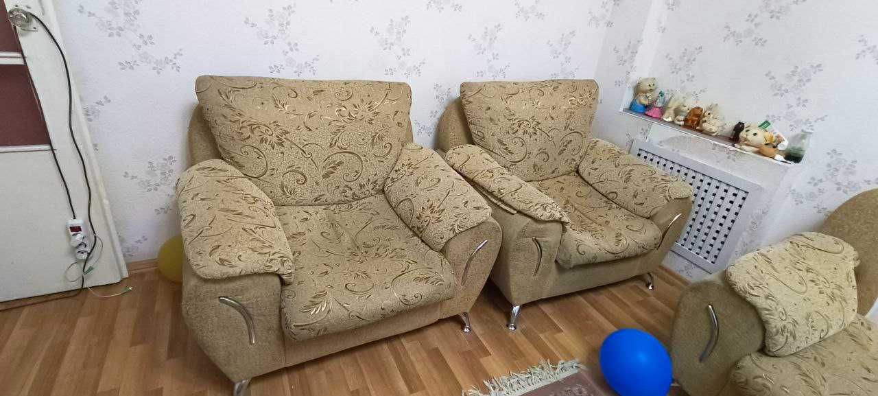 Раскладной диван с креслами