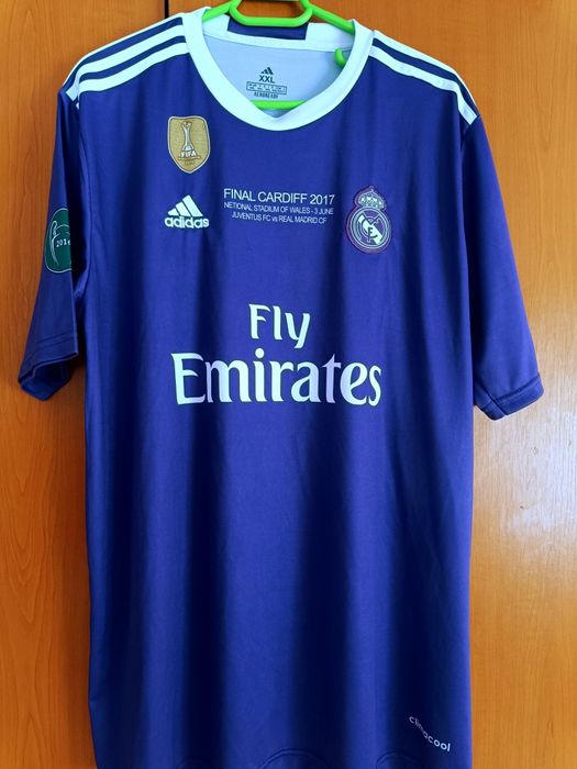 Vând urgent tricou Real Madrid cu Ronaldo