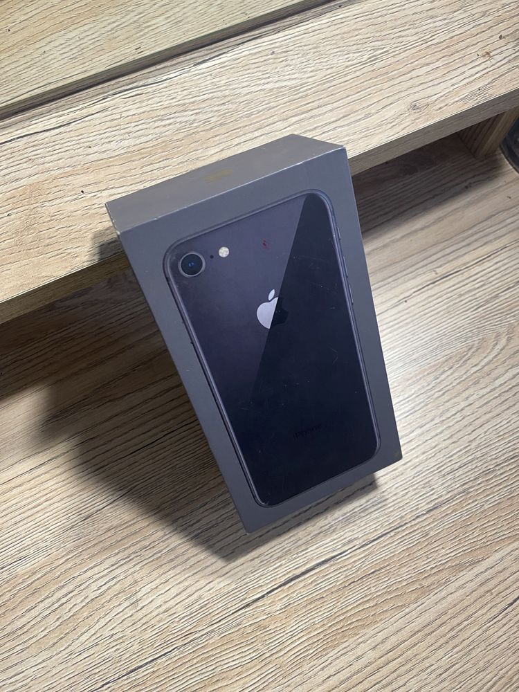 iPhone 8 64гб с коробкой
