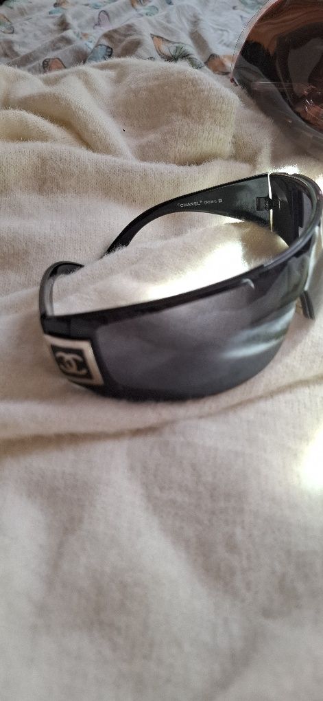 Разпродажба на дамски слънчеви очила! GUESS, D&G, FERRE, GUCCI