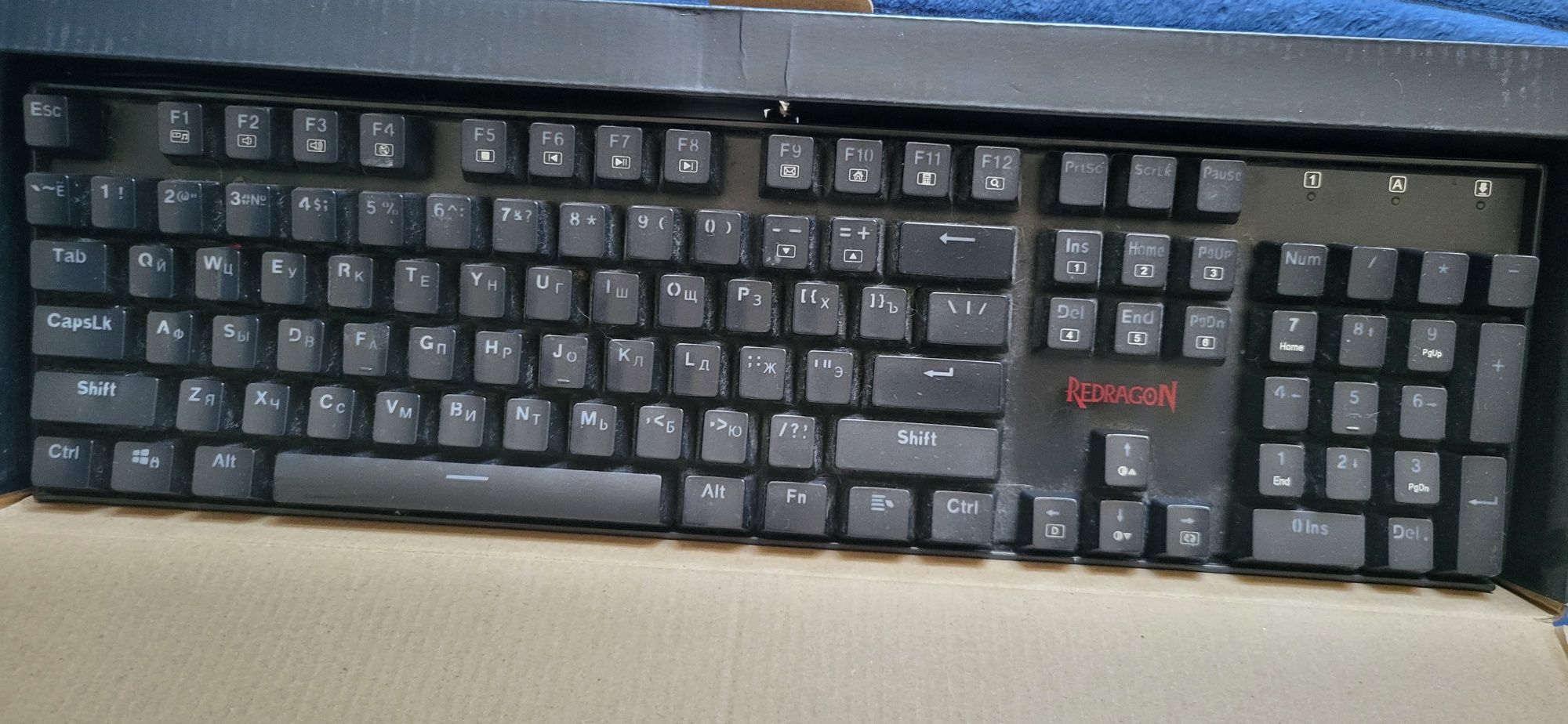 Продам механическую клавиатура redragon mitra