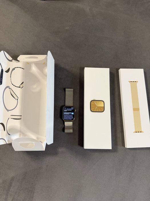 Apple Watch S9 Cellular 45 mm Gold Stainless Steel Case