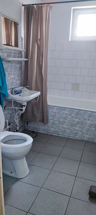 Închiriez spațiu comercial , prestări servicii