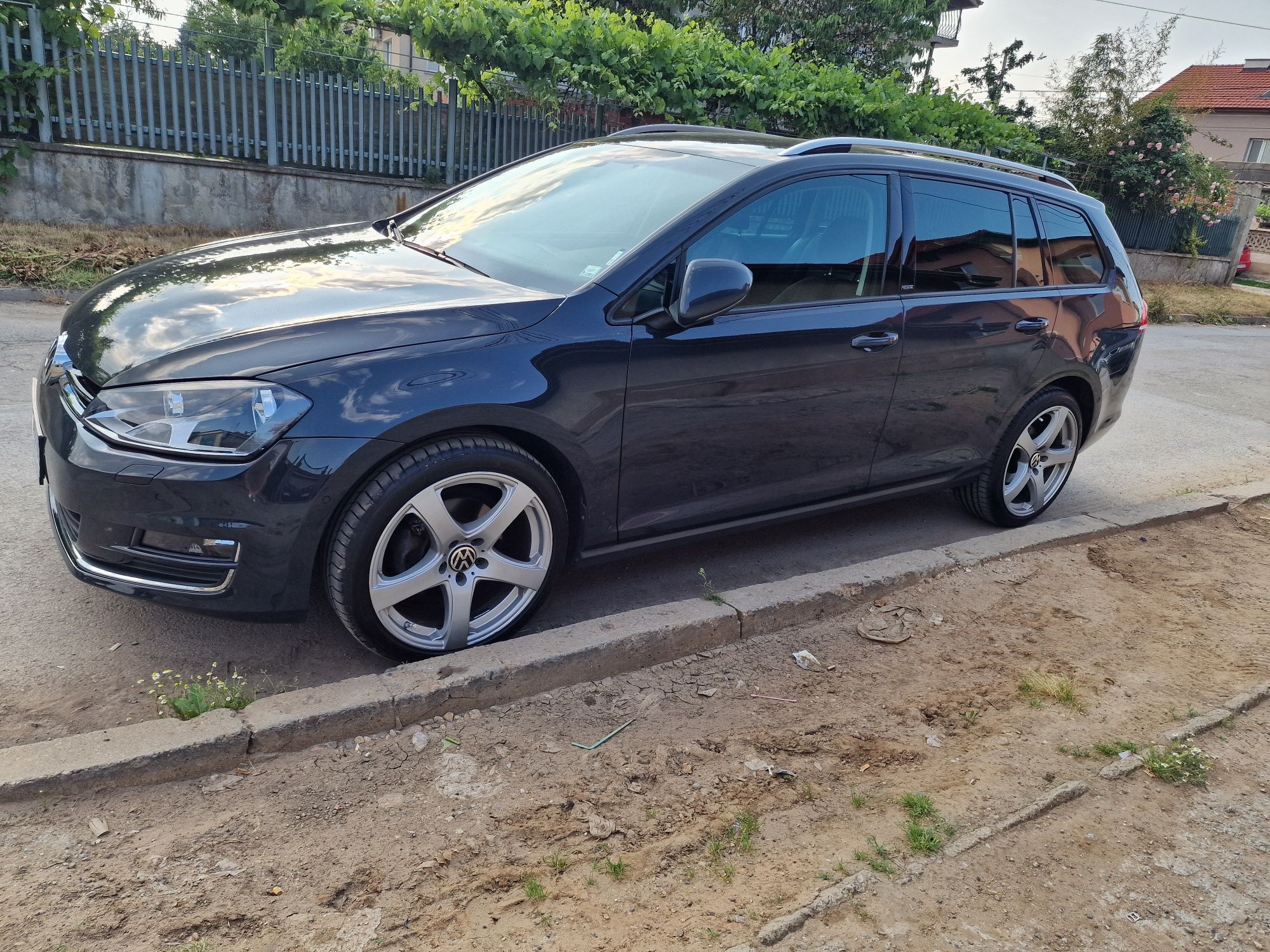 Продавам- Голф 7- 1.6 Tdi. - 110-коня - 2016г.