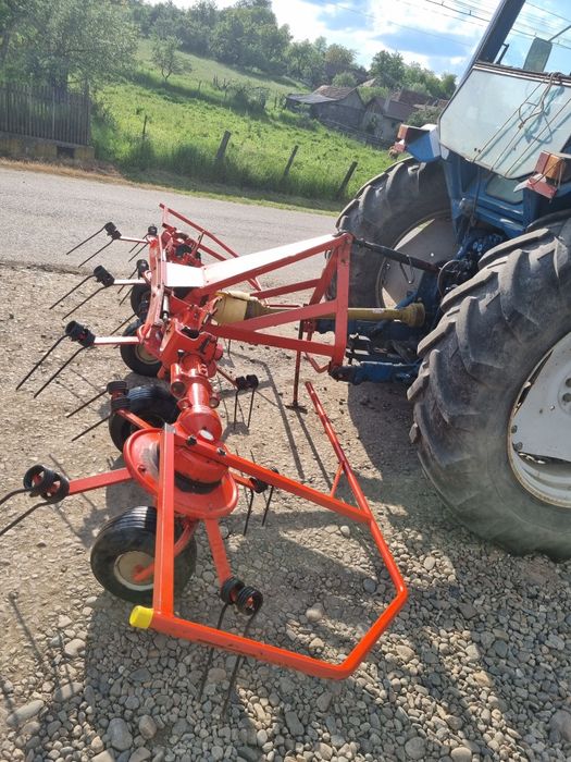 Grebla intors fanul rasfirat iarba Kuhn GF 3701
