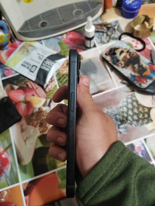 Продавам Iphone 15
