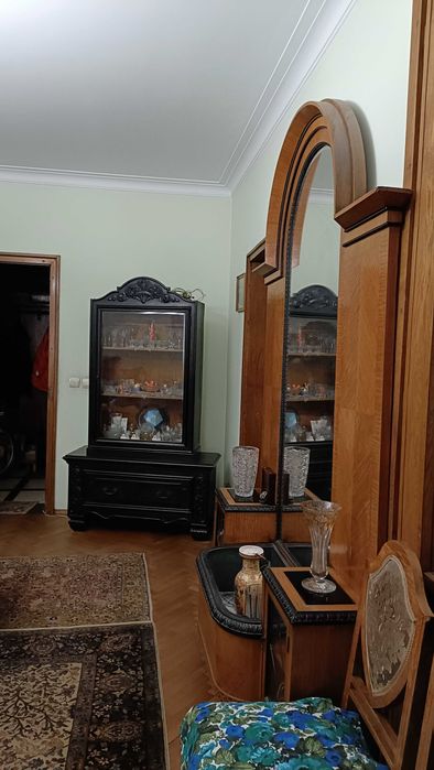 Старинни мебели от орех