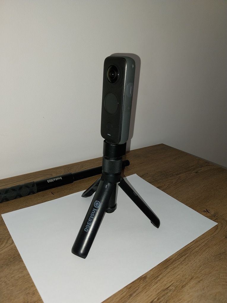 Insta 360 X2 екшън камера