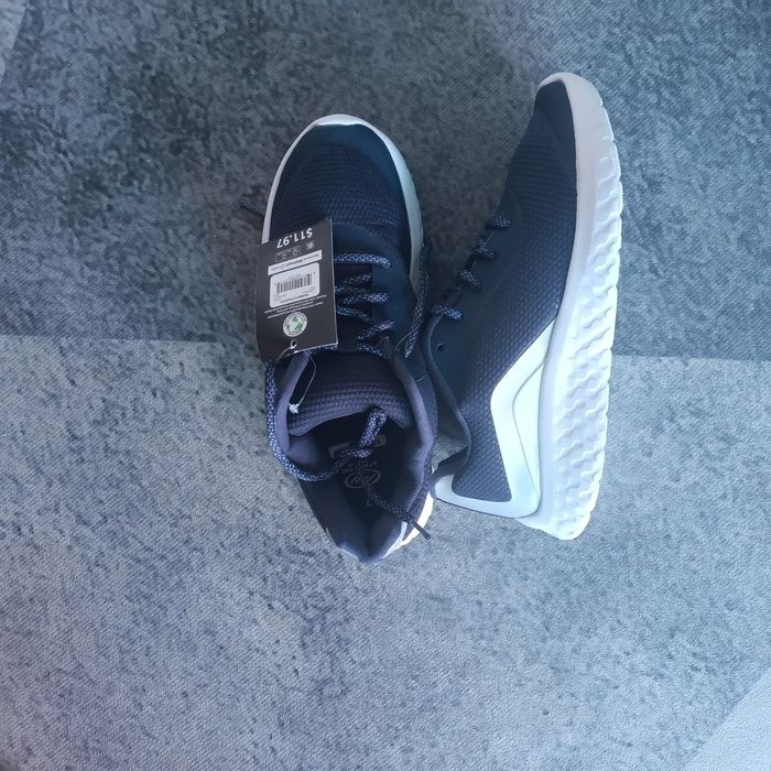 Продам кроссовки