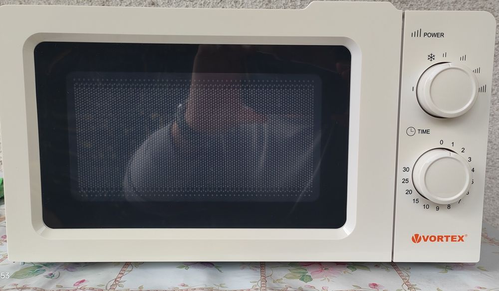 Cuptor microunde Vortex VO4013WH, 20l, 700W, alb