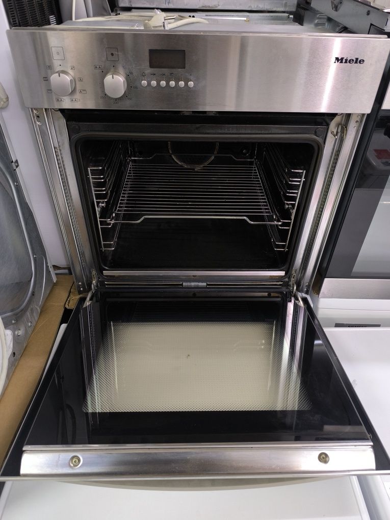 Фурна Miele H330-1BP