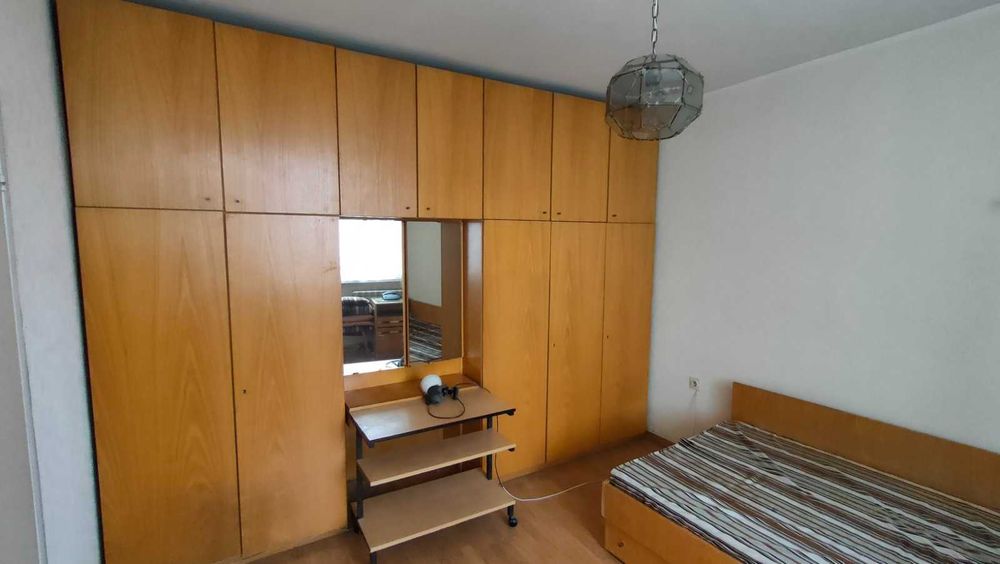 Подарявам - Стар гардероб с легло и нощни шкафчета