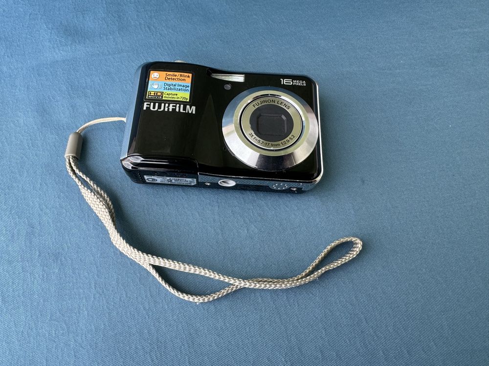 Цифров фотоапарат FUJIFILM AV250 , 16MP , 32GB Мемори карта