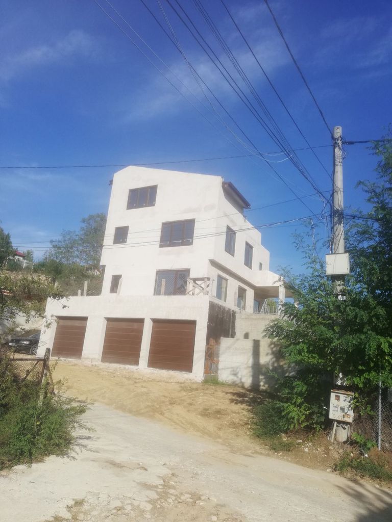 Продава се Къща в Варна, м-т Кочмар - 419 кв.м за 1074 €/кв.м - Снимка #2