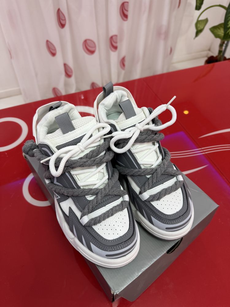 Vand Adidasi sneakers