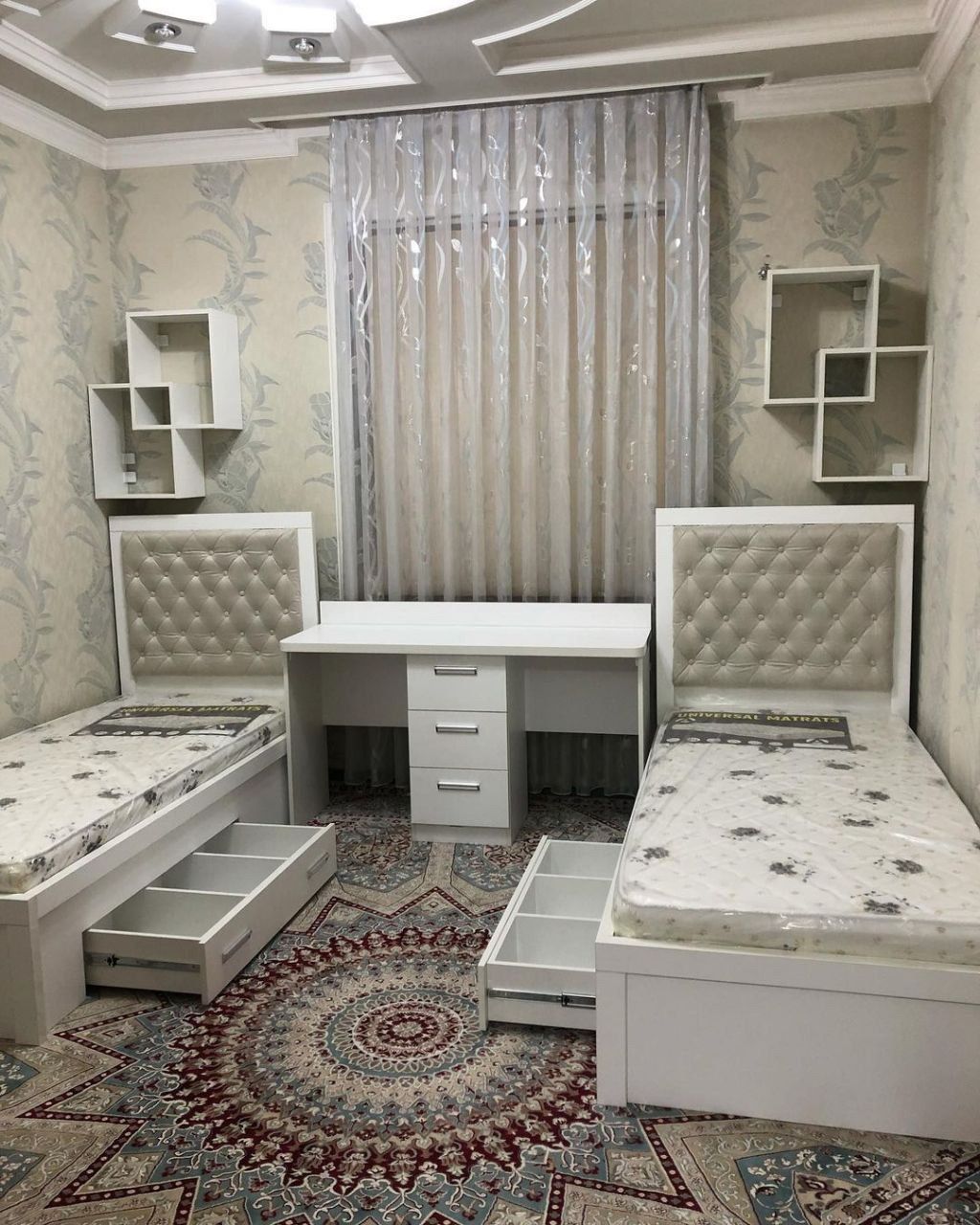 Односпальная кровать с матрасом