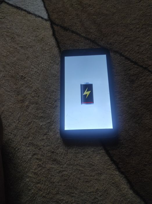 Vând tableta Vodafone