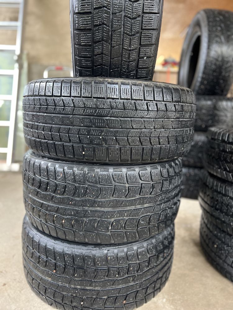 Зимняя резина Dunlop задний 245/40/18 передний 235/45/18 4 штук компле