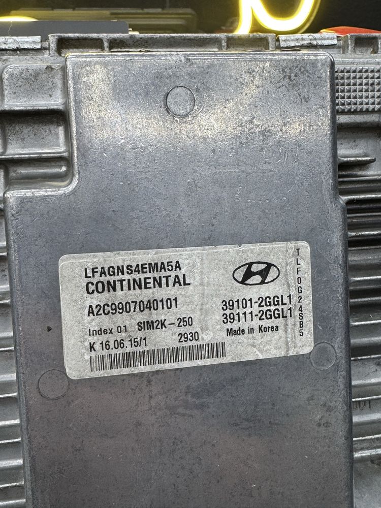 Kомпютър за двигател Hyundai Sonata SIM2K-250