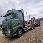 Camion forestier marca Volvo