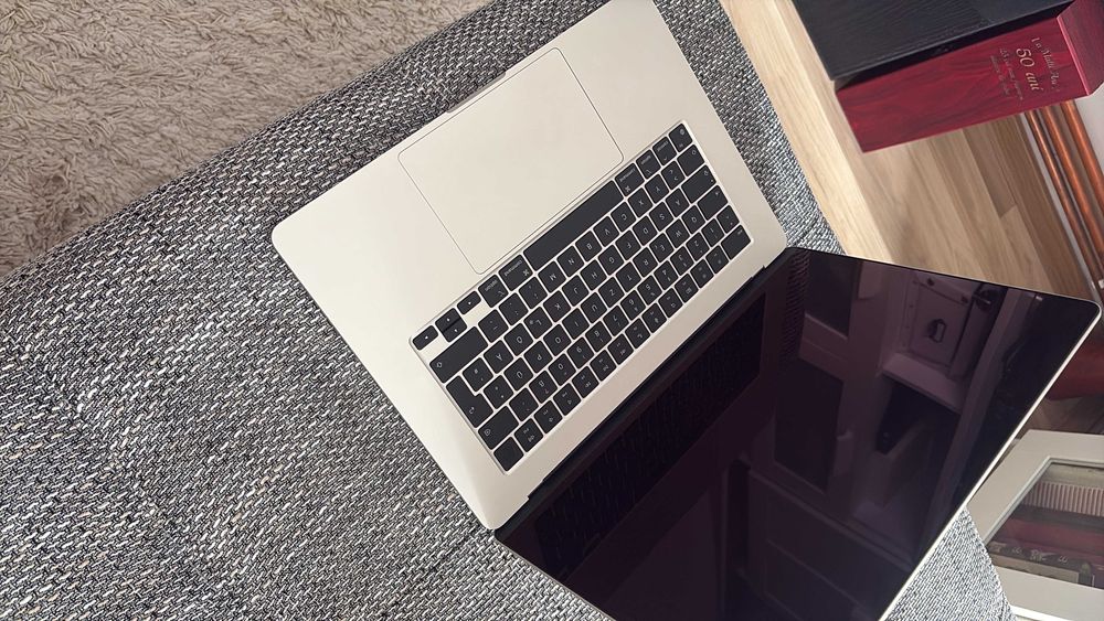 De vanzare Mac Book 15 inch M3 NOU