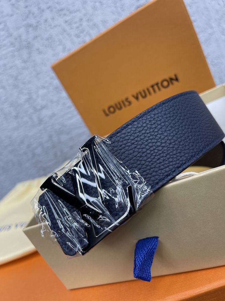Curea Louis Vuitton albastra