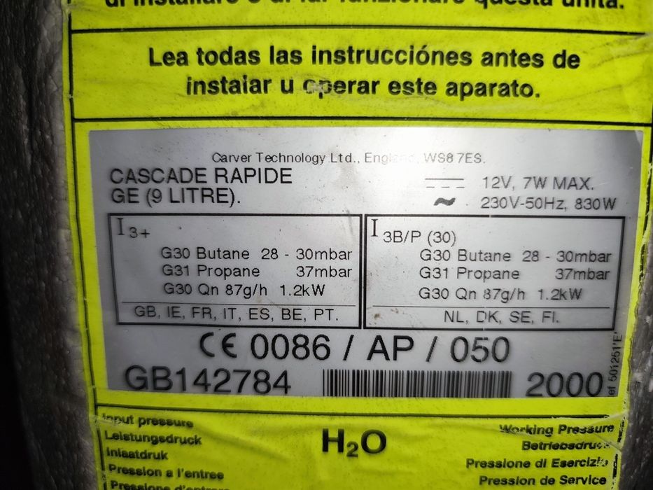 Продавам газов бойлер  за каравана/кемпер Carver Cascade , газ + 220v