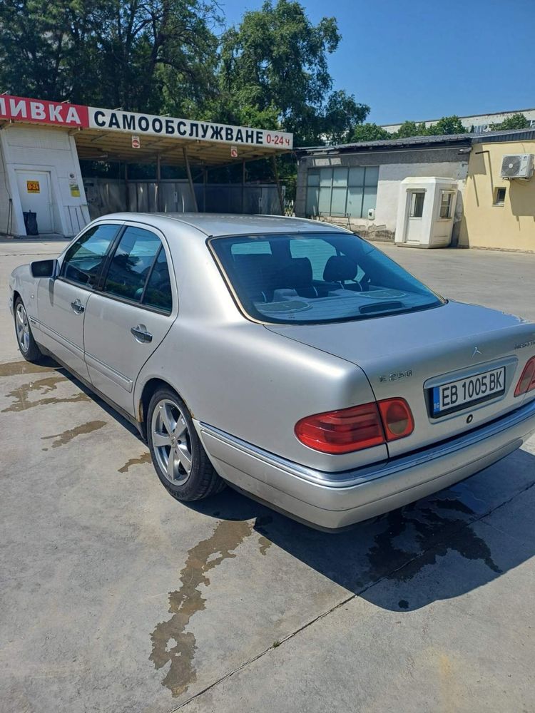 Mercedes Benz E250