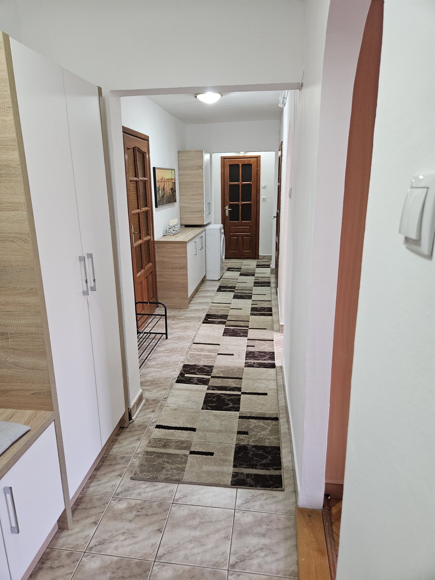 Inchiriez apartament cu 4 camere zona polivalenta