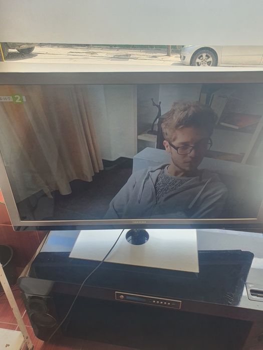 Продавам телевизор  Toshiba  42