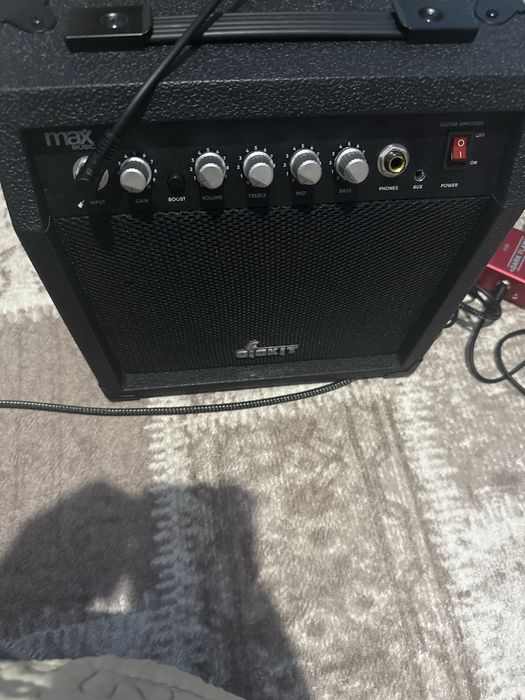 Електрическа китара и усилвател max