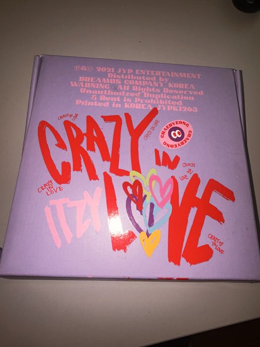 Vand album Itzy "Crazy in love."