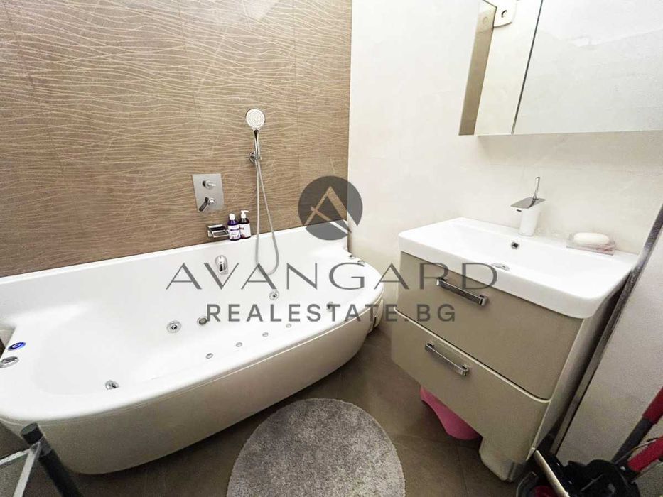 Продава се Четиристаен апартамент в Пловдив, Кършияка - 160 кв.м за 2169 €/кв.м - Снимка #8